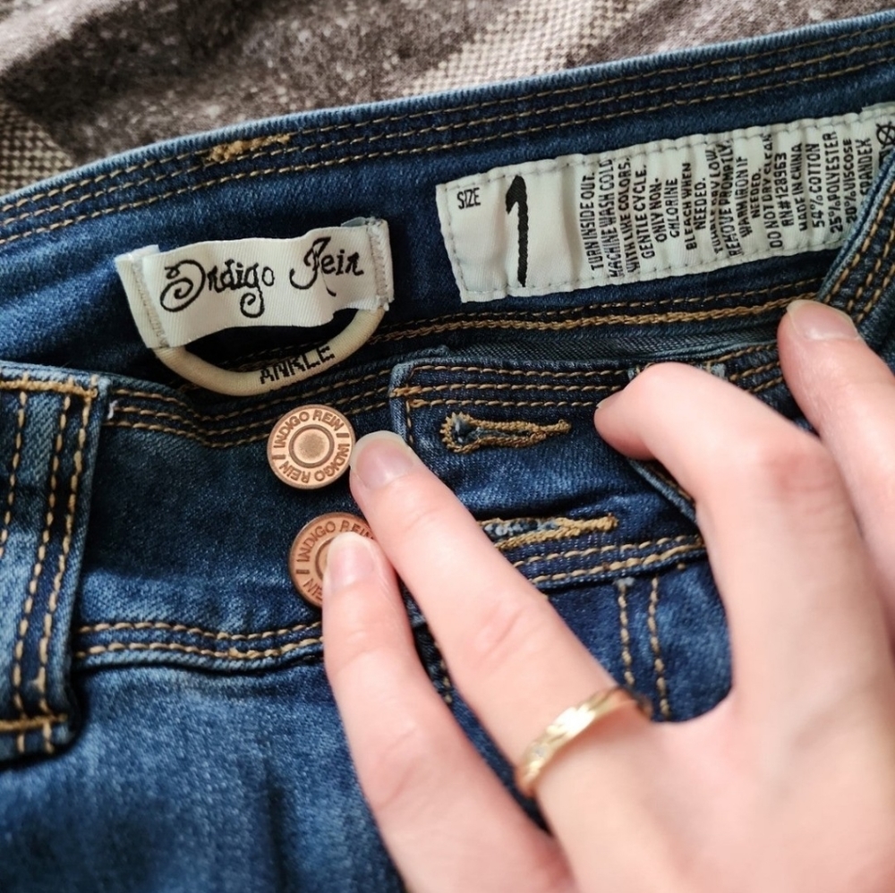 Jeans - Picture 2 of 4
